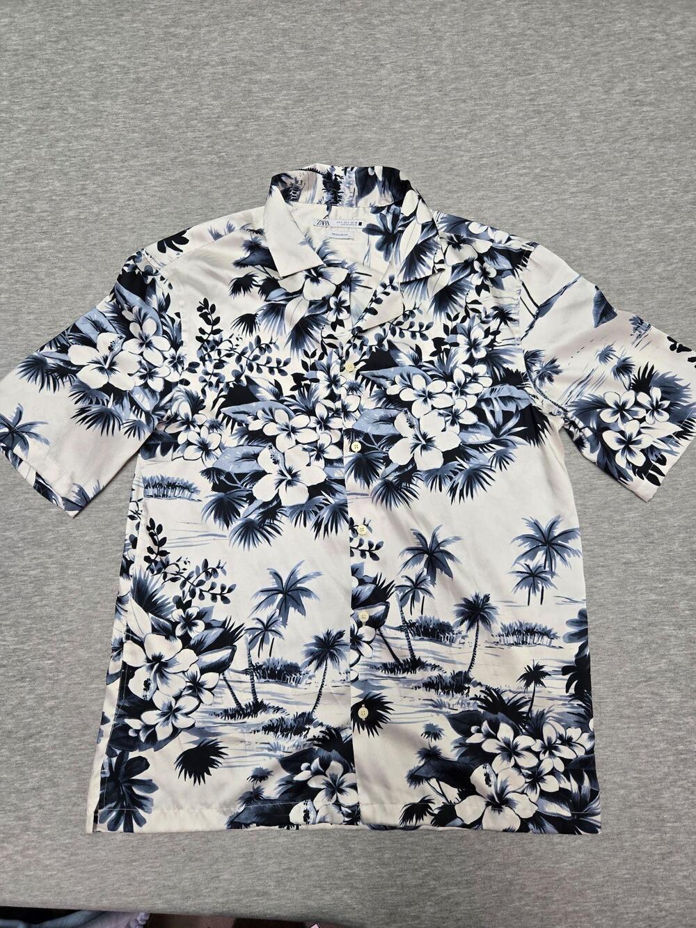 Zara Shirt Mens Small Blue Hawaiian Floral Short Sleeve Button Up Tropical Beach